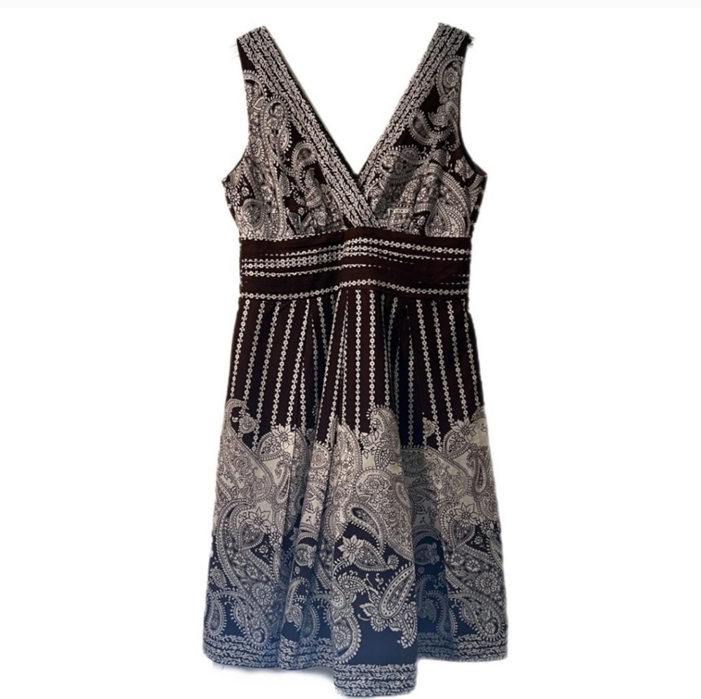Robbie Bee Women's 8  Paisley Midi Dress  Sleeveless  Fit Flare  V- Neck  Brown